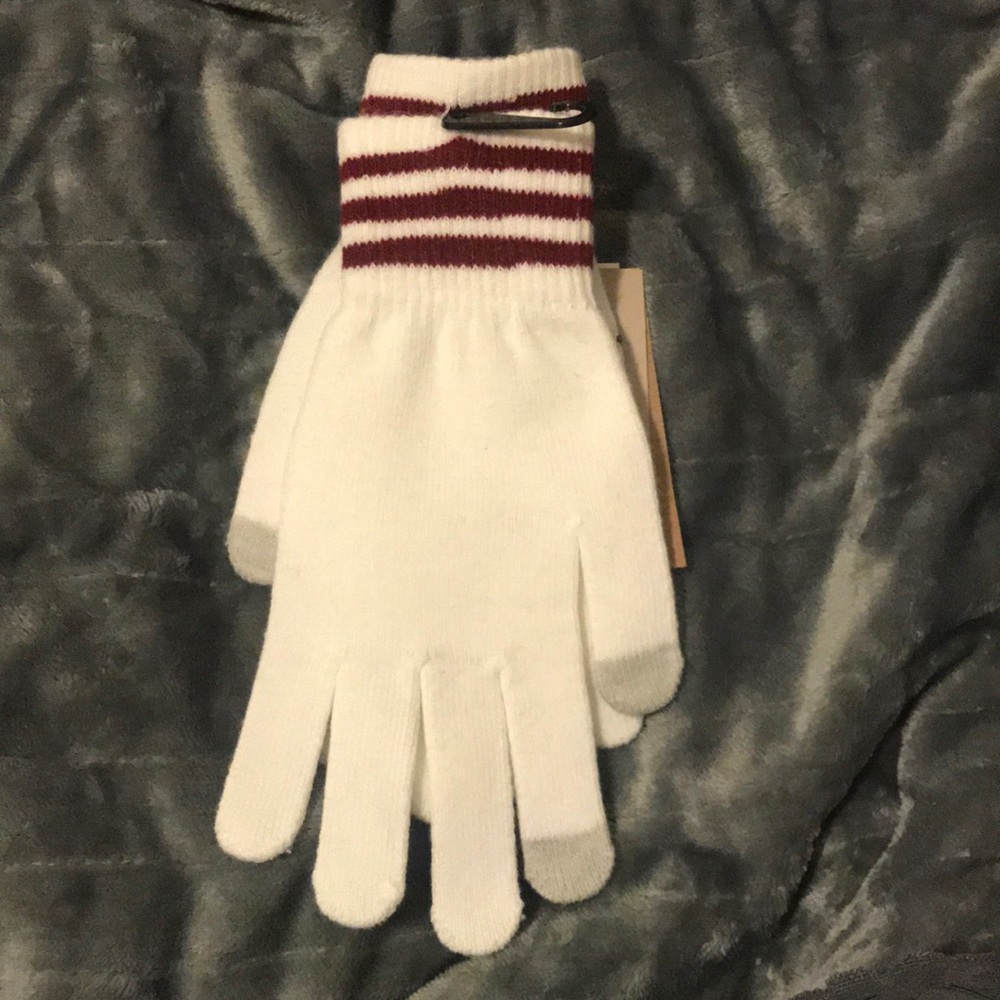 Touch screen gloves.